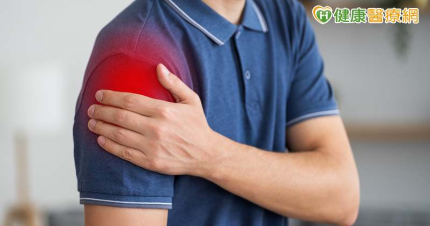 肩膀突然卡住動不了？