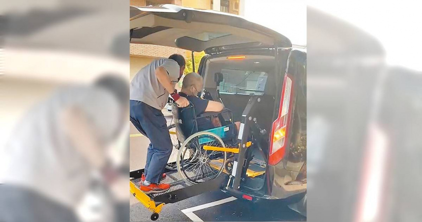 桃園長照交通接送服務共有14家特約運輸業者，可提供144輛長照專車。（社會局提供／蔡依珍桃園傳真）