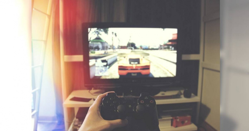 男網友向大家勸退一款遊戲，因為他光是破解新手任務，就用時16年。（示意圖／Pixabay）