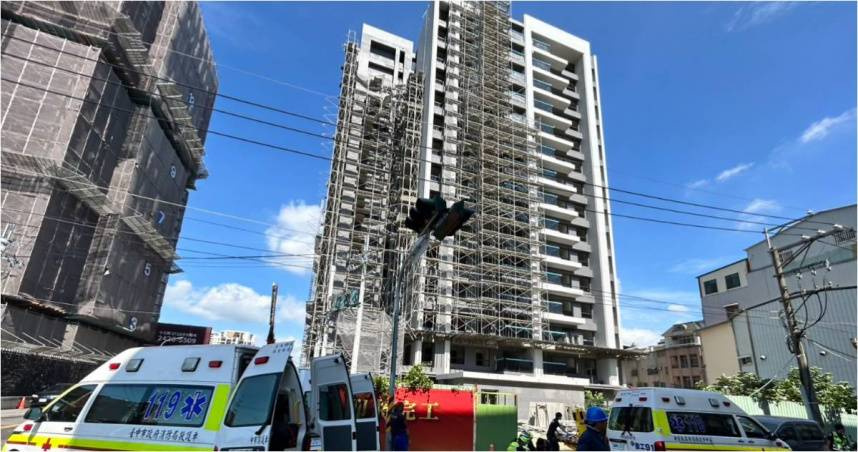 台中市南區福田路、福田二街的工地今（23日）上午9時04分發生一起意外，因鷹架倒塌釀2死2傷。（圖／翻攝自記者爆料網）