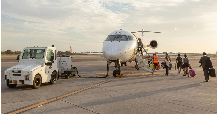 專家表示，乘客之所以只能從飛機左側艙門登機，與航海歷史有關。（示意圖／Pexels）
