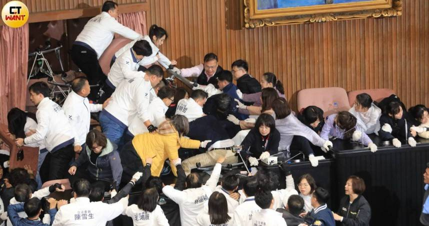 總統賴清德在「團結國家」第三講中指出，立法院在野陣營通過多項爭議法案，是引發社會重大衝突的原因之一。（資料圖／周志龍攝）