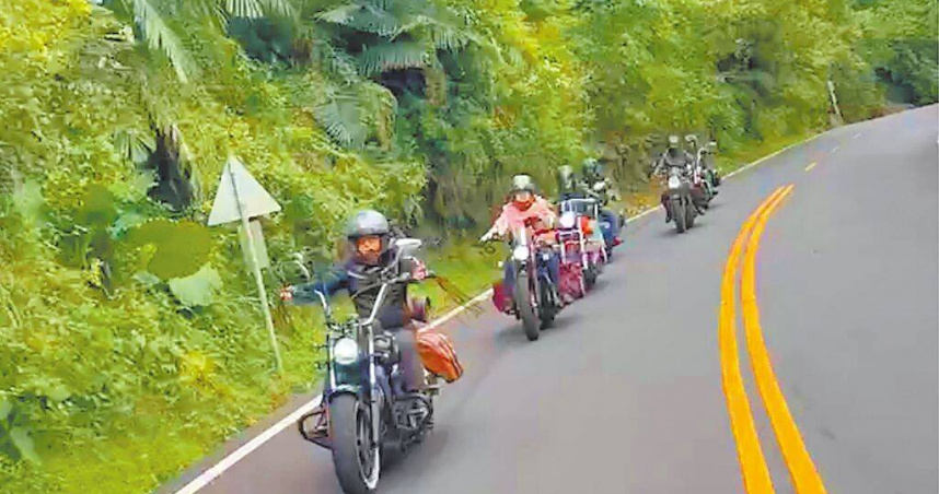 立法院2011年通過開放紅牌大型重型機車可以上國道後，絕大多數的國道至今仍不准大型重機上路，引發重機族群不滿。（圖／讀者提供／中國時報洪榮志台南傳真）