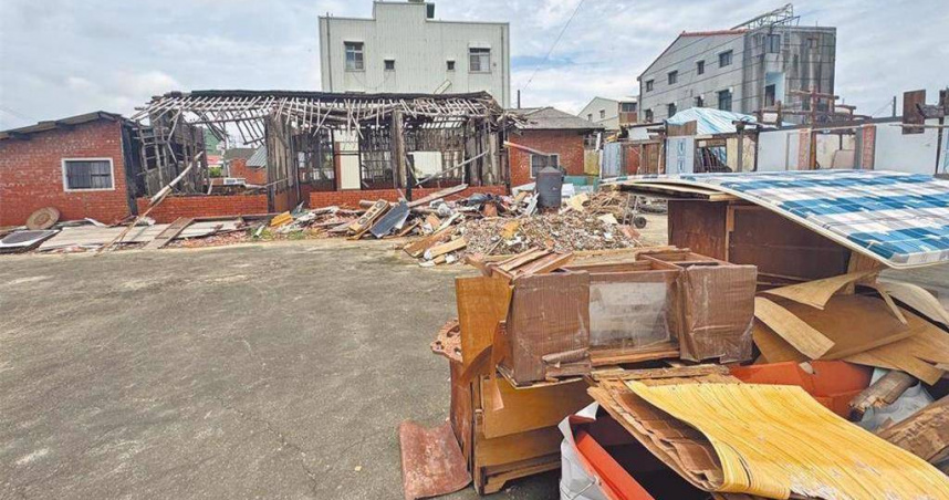 丹娜絲颱風7月上旬登陸南台灣，重創台南、嘉義等地，而因缺工等原因讓復建之路更漫長，賴清德總統勘災時更曾脫口而出「要自己爬（屋頂）啦」引發爭議。（圖／報系資料照）