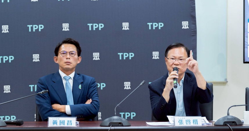 民眾黨立院黨團總召黃國昌、黨團副總召張啓楷12日舉行「救災不要大小眼，特別條例不要差別待遇」記者會。（圖／民眾黨立法院黨團提供）