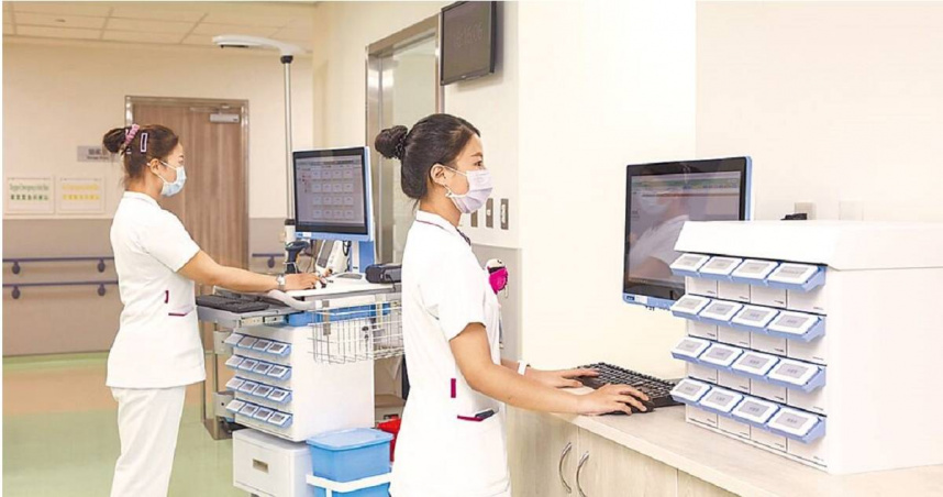 屏縣府今年5月啟動「護理人力補助專案試辦計畫」替護理人員加薪，月收入平均提升逾13％，短短3個月即招募203人，達成率逾4成。（圖／謝佳潾攝）