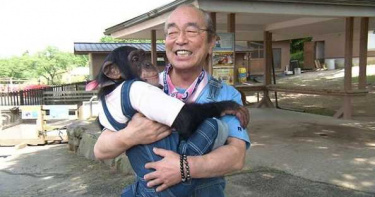 小龐與志村健道別畫面曝光 追上去討抱惹哭網友