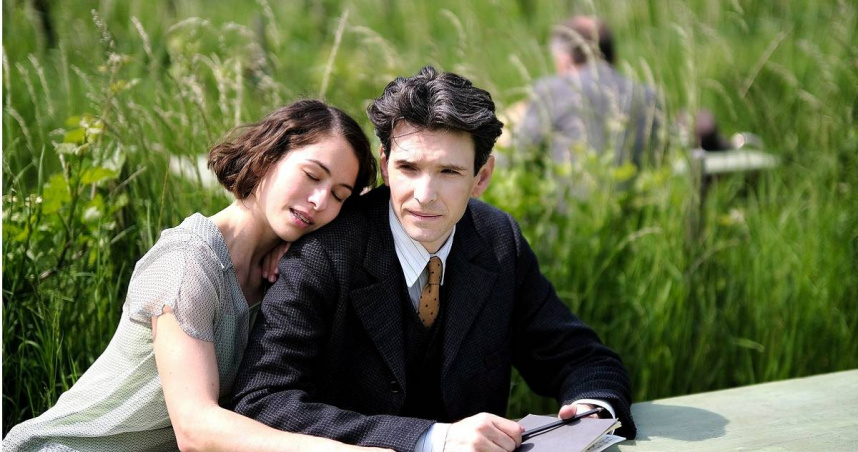 德國影帝薩賓•塔布瑞亞在《卡夫卡最後的愛》中飾演「卡夫卡」，具同理心的精采演出入圍德國斑比獎最佳男主角。（圖／海鵬提供）