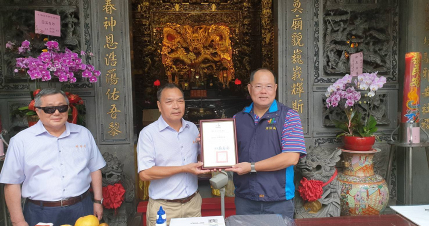 大直植福宮捐贈北市消防局超音波及心電圖設備。（圖／翻攝畫面）