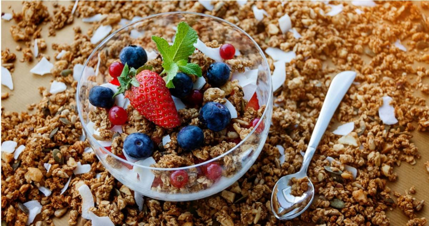 無糖優格要正確搭配食材，才能兼顧穩糖、增加飽足感與益生菌效果！（示意圖／翻攝自pexels）