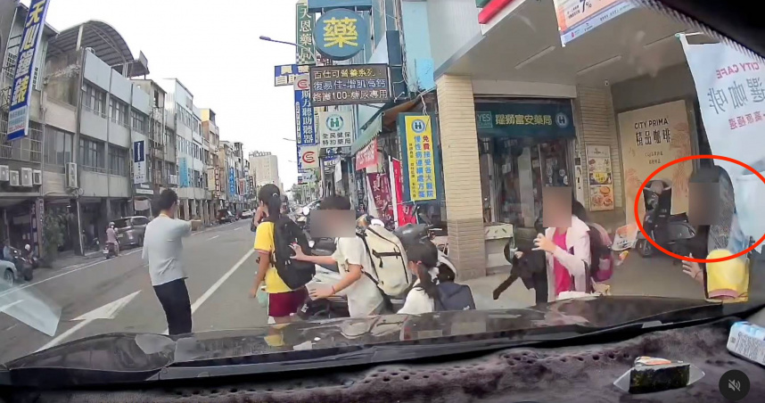 女童來不及跑被兇嫌刺了一刀。（圖／翻攝Threads／＠k117025）