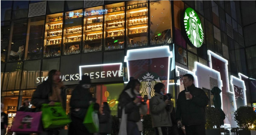 星巴克將以約40億美元的價格，向私募股權投資基金「博裕資本」出售其在中國業務的控股權。（圖／達志／美聯社）