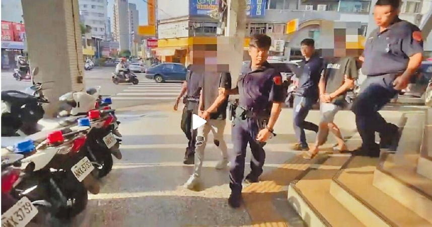 台中市逢甲商圈17日凌晨驚傳滋事案件，台中市警六分局循線逮捕8名涉案者到案。（民眾提供／馮惠宜台中傳真）