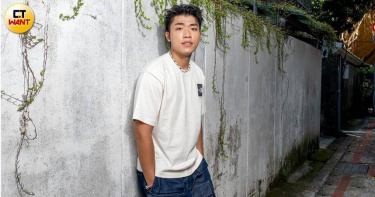 新生代男歌手王ADEN近期陷入爭議，台北跨年場被取消後，宜蘭跨年和其他校園演唱會也先後被取消了。（圖／焦正德攝）