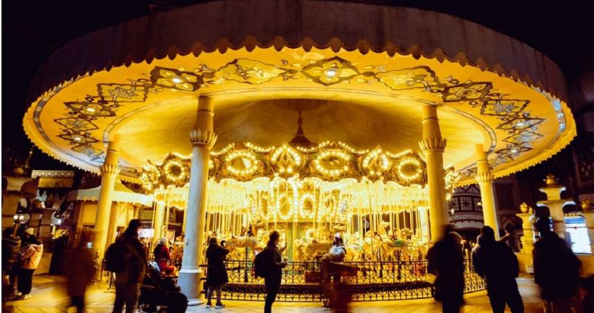 即將迎來寒假，不少家長會趁著假期帶小朋友去遊樂園玩。（圖／翻攝自臉書，六福村主題遊樂園）