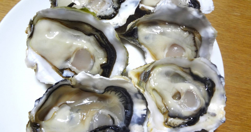 若生蠔受「諾羅病毒」汙染，食用時又未徹底加熱，就可能導致感染。（示意圖／photoAC）