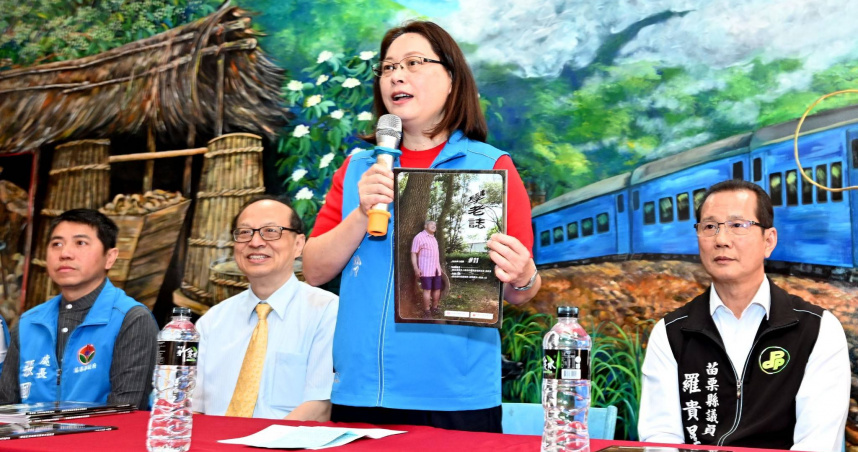 苗栗縣副縣長賴香伶出席《學老誌》捐贈活動，鼓勵長輩透過閱讀與學習積極面對老化，「學老而不等老」。（圖／苗栗縣政府提供）