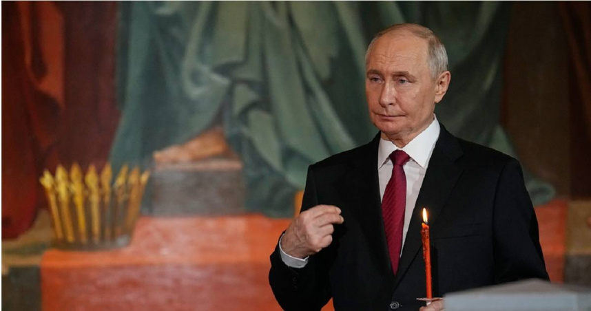 俄羅斯總統普丁在基督救世主主教座堂（Cathedral of Christ the Saviour）參加東正教復活節禮拜儀式。（圖／達志／美聯社）