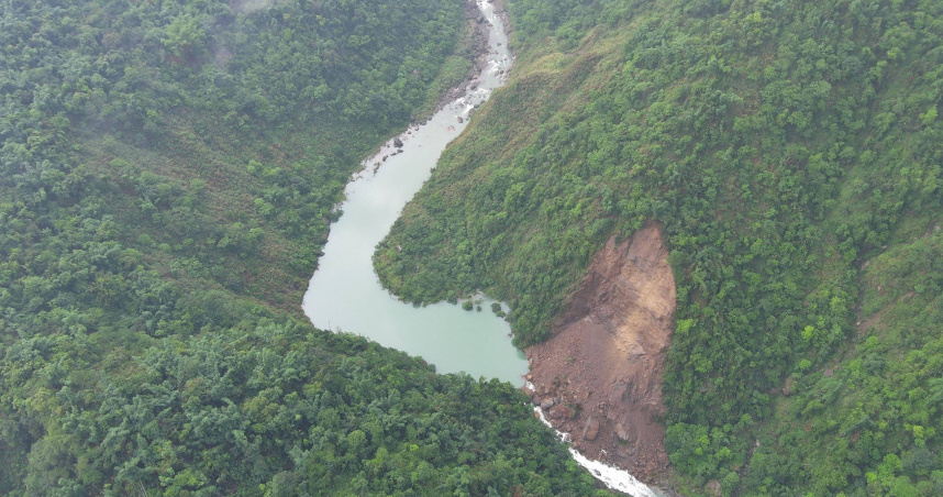 南投縣竹山鎮瑞龍瀑布園區上游加走寮溪出現堰塞湖。（圖／農業部農村發展及水土保持署南投分署）