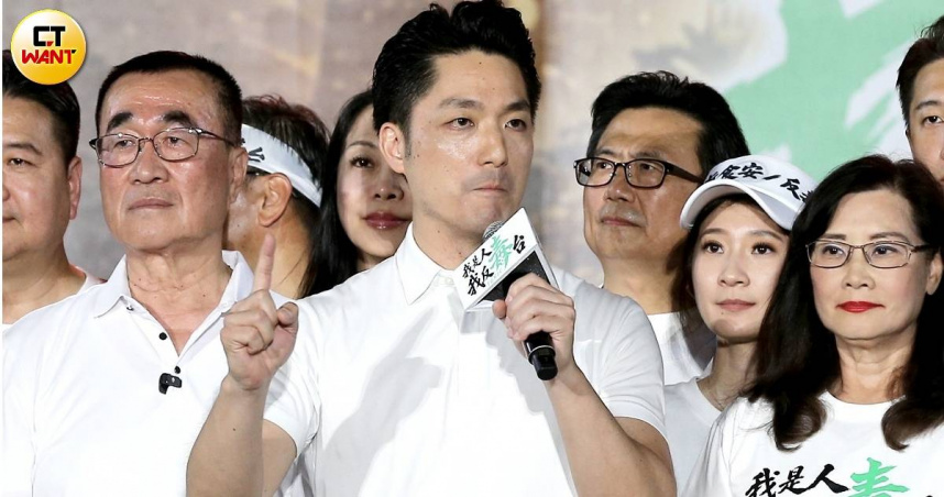 反毒油集會在凱道登場，台北市長蔣萬安慷慨激昂演講。（圖／侯世駿攝）