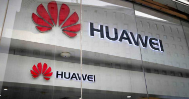 面對美國封殺，華為總裁任正非強調未來仍堅持自強、開放道路。（圖／美聯社）