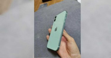 回歸經典!疑似湖水綠真機 iPhone 12直角邊圓潤設計曝光