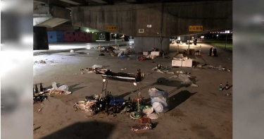 烤肉趴留滿地垃圾給清潔人員收 業者粉專遭肉搜灌爆致歉