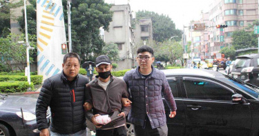 疑因毒品糾紛惹殺機 男砍傷朋友逃亡5天缺錢投案