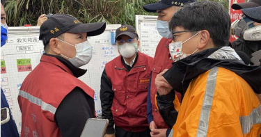 八里掩埋場起火臭味飄萬華 侯友宜赴現場關心空污