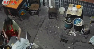 超噁名店!老闆娘瀝乾「吃剩的湯圓」 捏一捏再回鍋煮