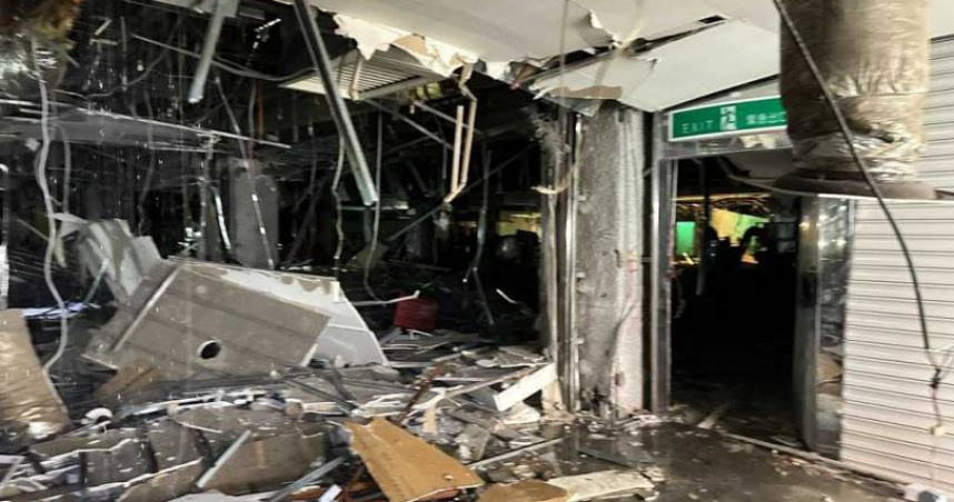 台中新光三越內部被炸毀。（圖／台中市消防局提供）