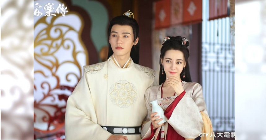 《安樂傳》由迪麗熱巴（右）和龔俊（左）主演。（圖／八大電視提供）