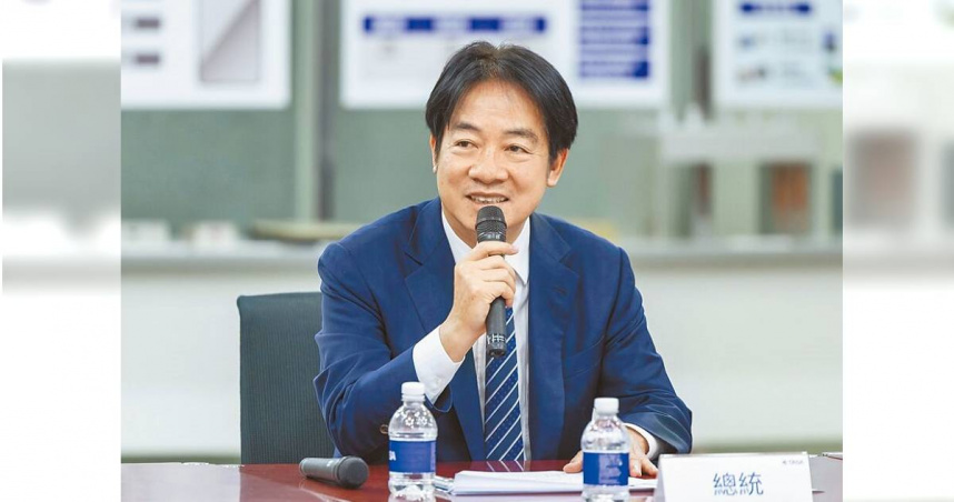 總統賴清德20日上午將在總統府發表執政周年談話，涵蓋「民主台灣、韌性精神、訴求團結」3元素。圖為他日前視察國家太空中心。（圖／總統府提供）