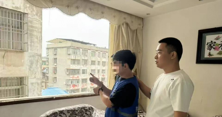 出租屋的窗戶被房客拆走。(圖/翻攝自微博)