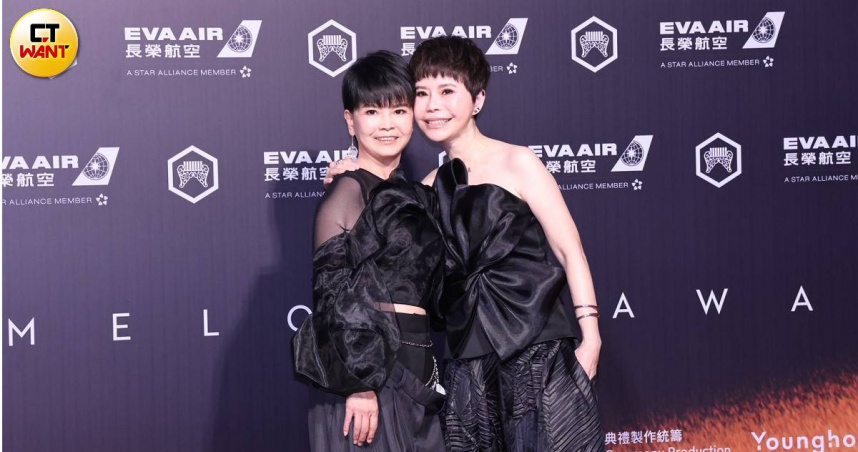 詹雅雯第9度角逐最佳台語女歌手，帶著妹妹詹雅云一起走上金曲紅毯。（圖／本刊攝影組）