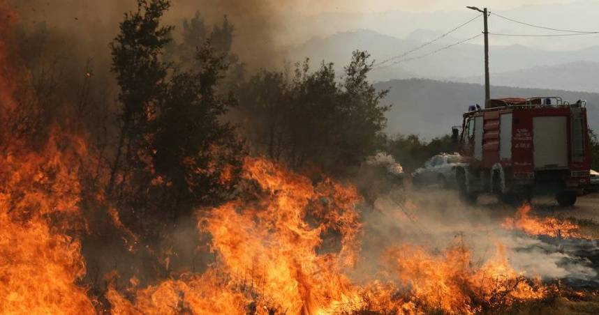 歐洲多國正遭遇前所未有的野火災情，包括西班牙、葡萄牙、法國、希臘、阿爾巴尼亞等地，均陷入烈焰與高溫夾擊。（圖／達志／美聯社）