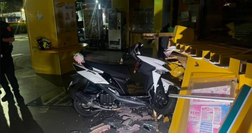 女大生因不明原因自撞彩券行，昏迷送醫治療後脫險。（圖／翻攝畫面）