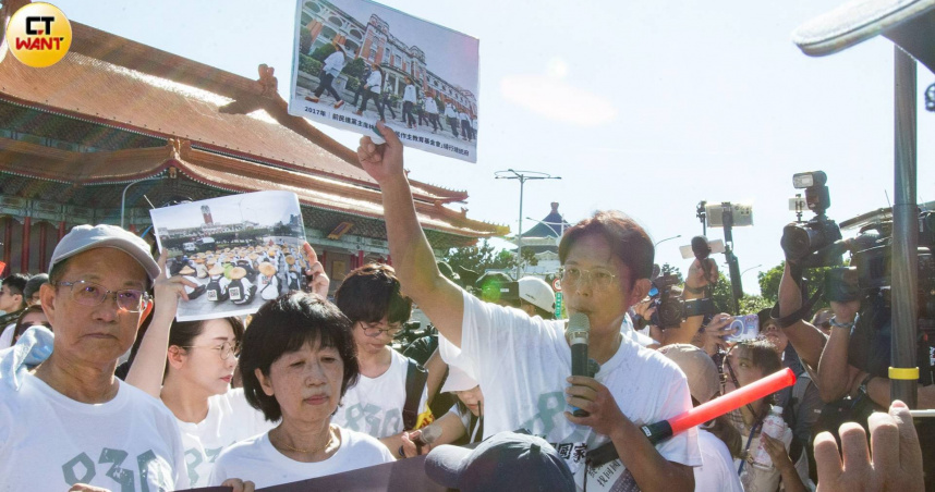 黃國昌30日走讀釀衝突，導致8名員警受傷。（圖／黃威彬攝）