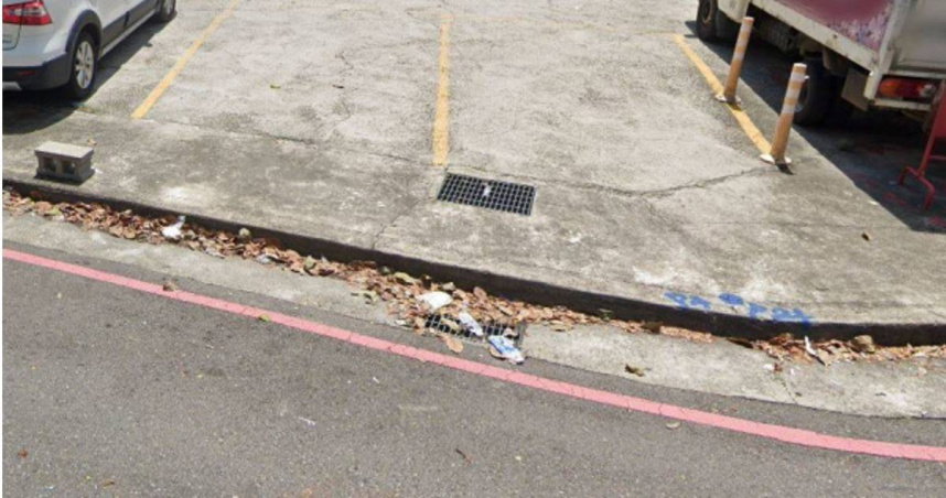 台中市大里區立仁路出現長度僅約1公尺的紅線，有車主將車停在非紅線區仍遭開單，質疑警方設計陷阱「誘導違停」。（示意圖／翻攝自Google Maps）