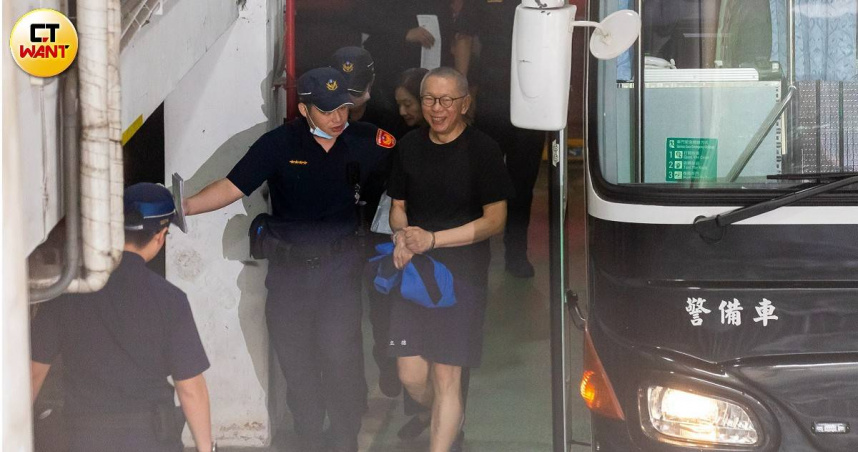 民眾黨前主席柯文哲涉京華城案，北院裁定7,000萬元交保，妻子陳珮琪正籌措保釋金。（圖／黃耀徵攝）