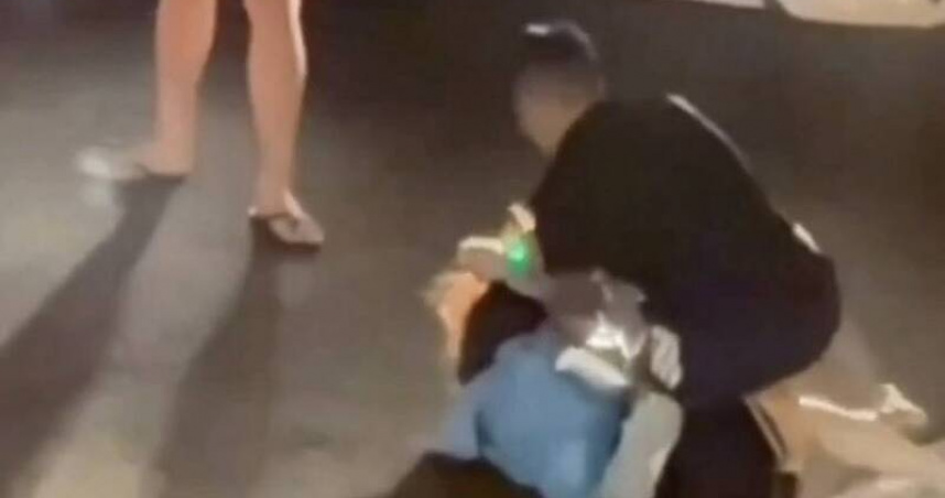 張姓女子與鍾姓前男友有金錢糾紛，11日凌晨竟遭前男友拖行暴打、剪髮凌辱，鍾男則在12日上午落網。（圖／翻攝「社會事新聞影音」）