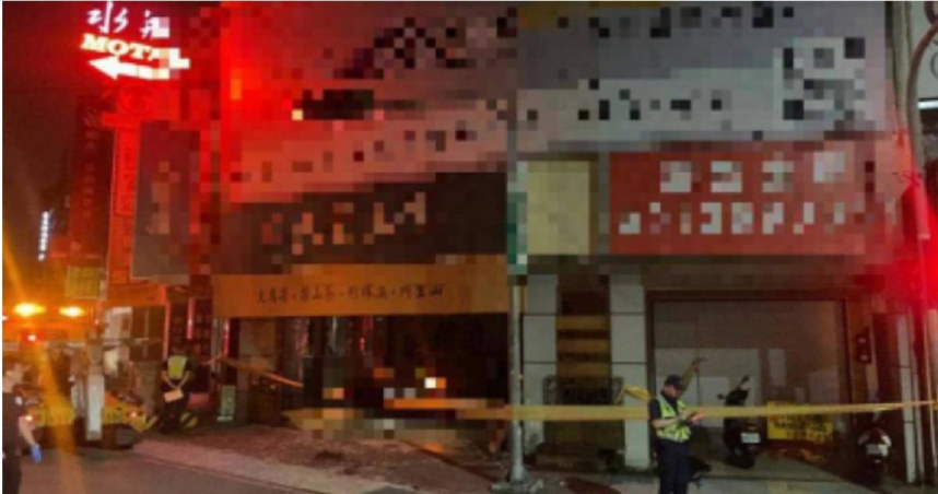 台中一名劉姓男子疑似毒駕,行經西區五權路與五權西路口時,撞進路旁的茶葉行內,釀成1死1傷。(圖/翻攝畫面)
