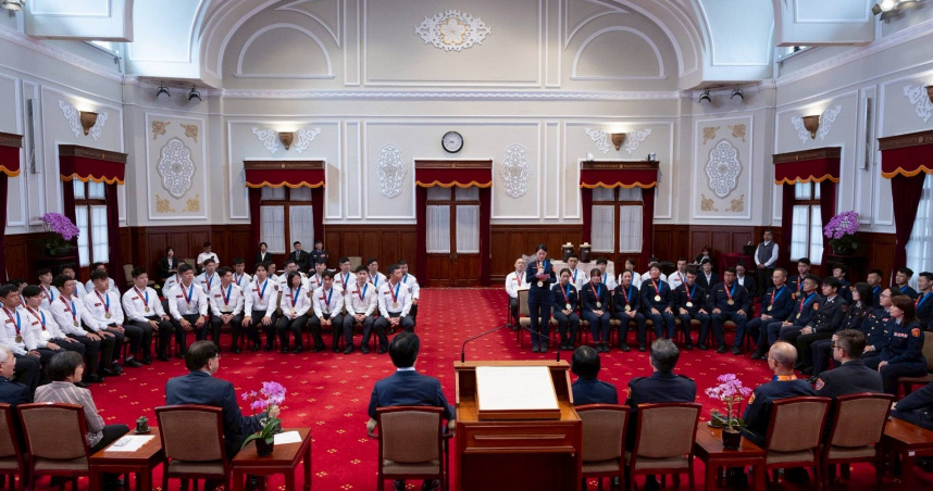 賴清德總統今（27）日上午接見「2025年第21屆世界警察消防運動會」代表團，肯定代表團摘下74金、46銀、48銅，締造歷屆最好成績，展現「臺灣尚勇」精神。（圖／取自總統府網站）