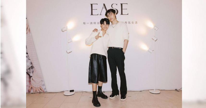 王君豪（左）霸氣告白成晞（右）「只能給我聞」。（圖／Ease香氛提供）