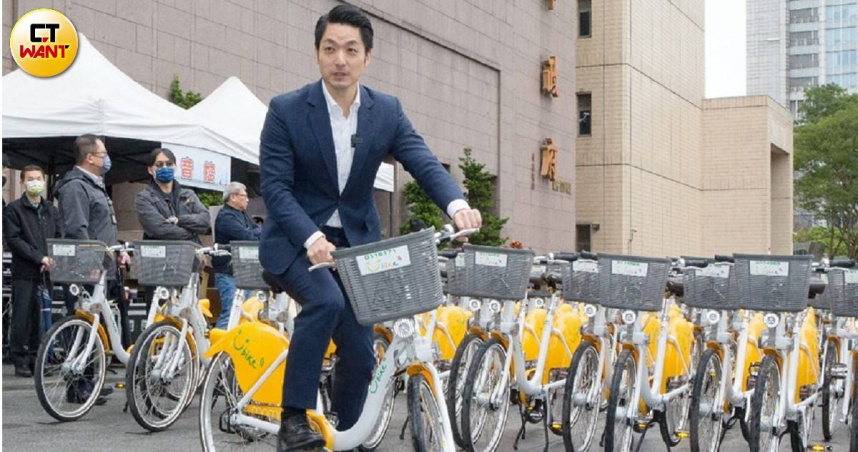 YouBike微笑單車一轉眼在台北市推動16年累計了超過4億人次騎乘量，但意外理賠問題也隨著用戶增加成為關注焦點。圖為台北市長蔣萬安騎乘YouBike受訪畫面。（圖／CTWant攝影組）