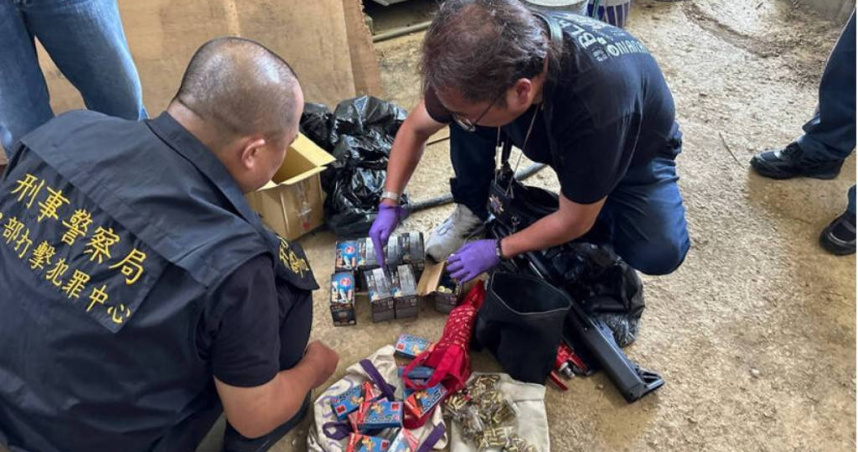 吳姓角頭2024年7月曾因恐嚇包商而被警方逮捕，24日下午被發現陳屍在車上，警方已排除他殺可能。（圖／翻攝畫面）