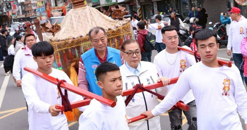 新竹縣副縣長陳見賢出席新埔迎天穿祈福活動，與鄉親一同祈願平安。（圖／陳見賢辦公室提供）