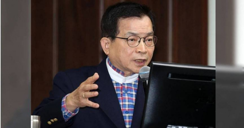 國民黨立委賴士葆於立法院質詢國防部長顧立雄，針對國防特別條例預算表達立場。（圖／報系資料庫）