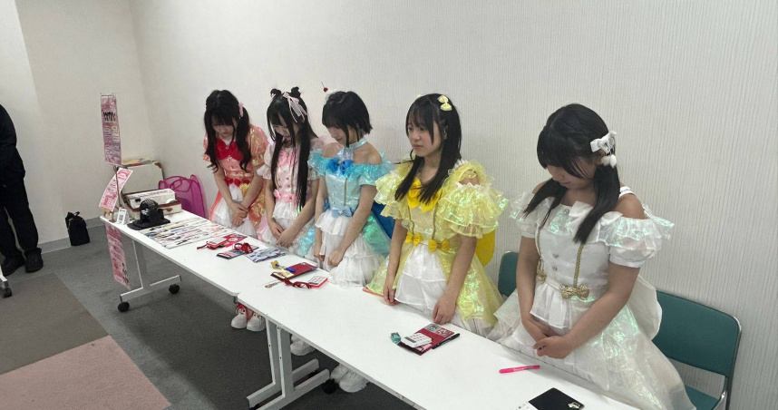 女團QunQun近日舉辦特典會沒有粉絲到場。（圖／翻攝X／@qunqun）