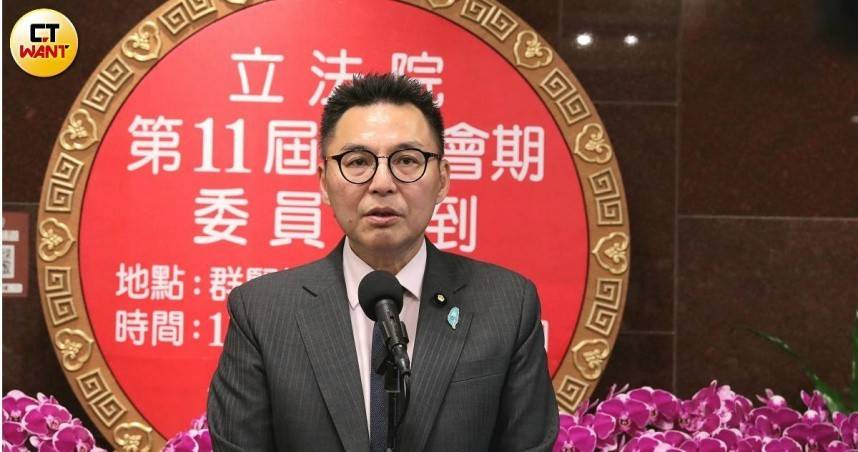 民眾黨立委洪毓祥自掏腰包請辦公室及黨團同仁吃鬍鬚張。（圖／周志龍攝）